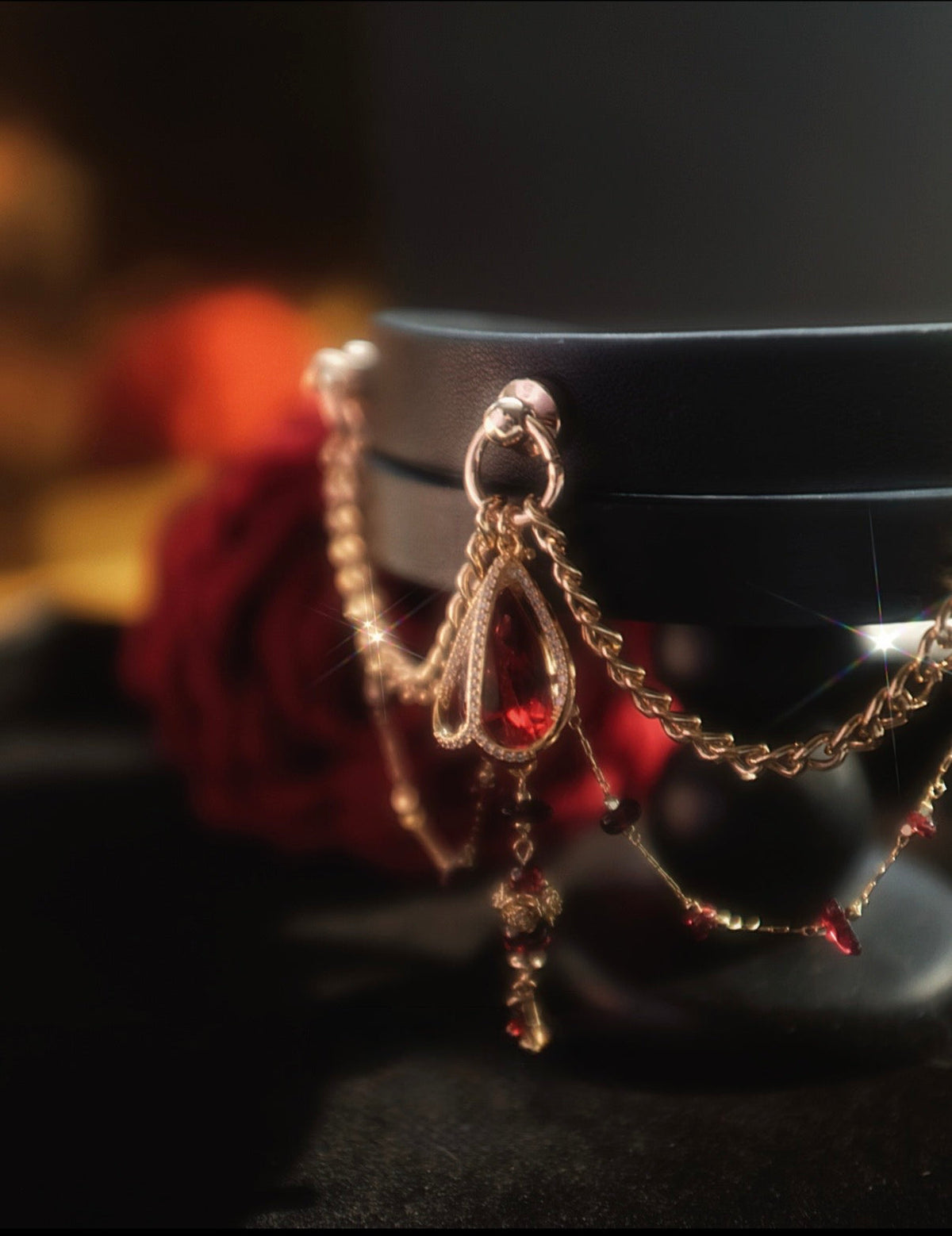 COLLARS & CHOKERS